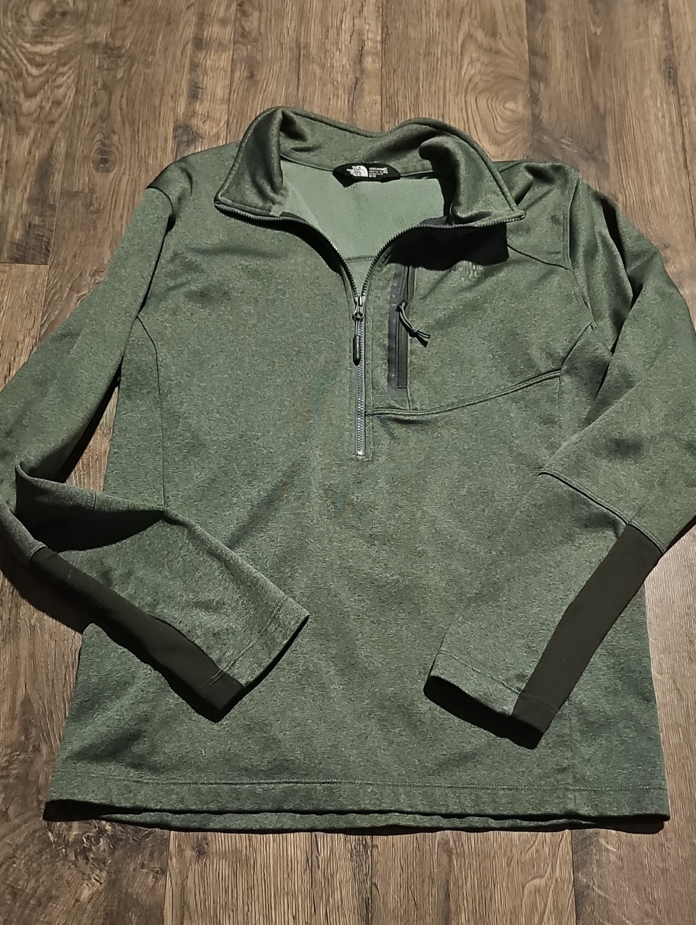 The North Face Men's Dark Olive Green Quarter-Zip Pullover Medium Shirt